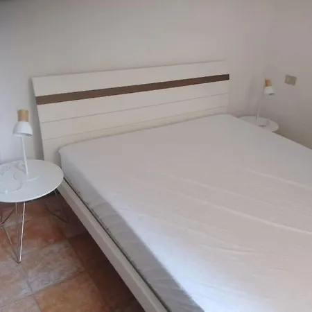 Zwei-zimmer-wohnung Mit Seeblick By Interhome *