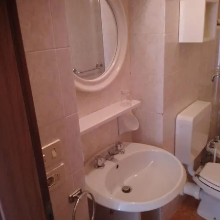 Zwei-zimmer-wohnung Mit Seeblick By Interhome *