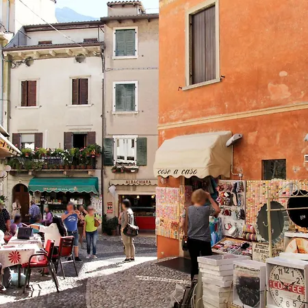 Zwei-zimmer-wohnung Mit Seeblick By Interhome Apartamento Malcesine